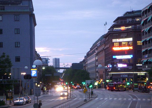 Längs Sveavägen hittar man en hel del massage i Stockholm. Bild av Holger Ellgaard.